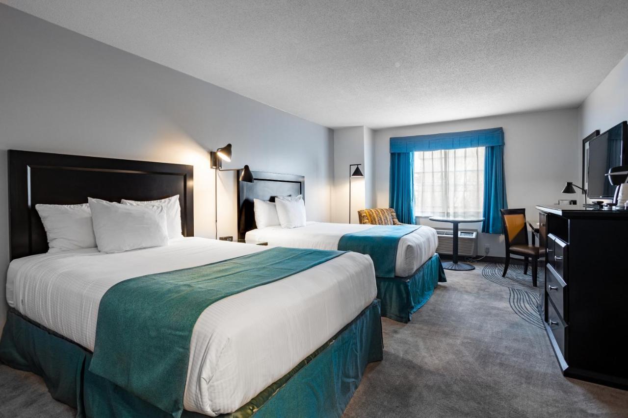 Ramada By Wyndham Surrey/Langley Hotel Bagian luar foto
