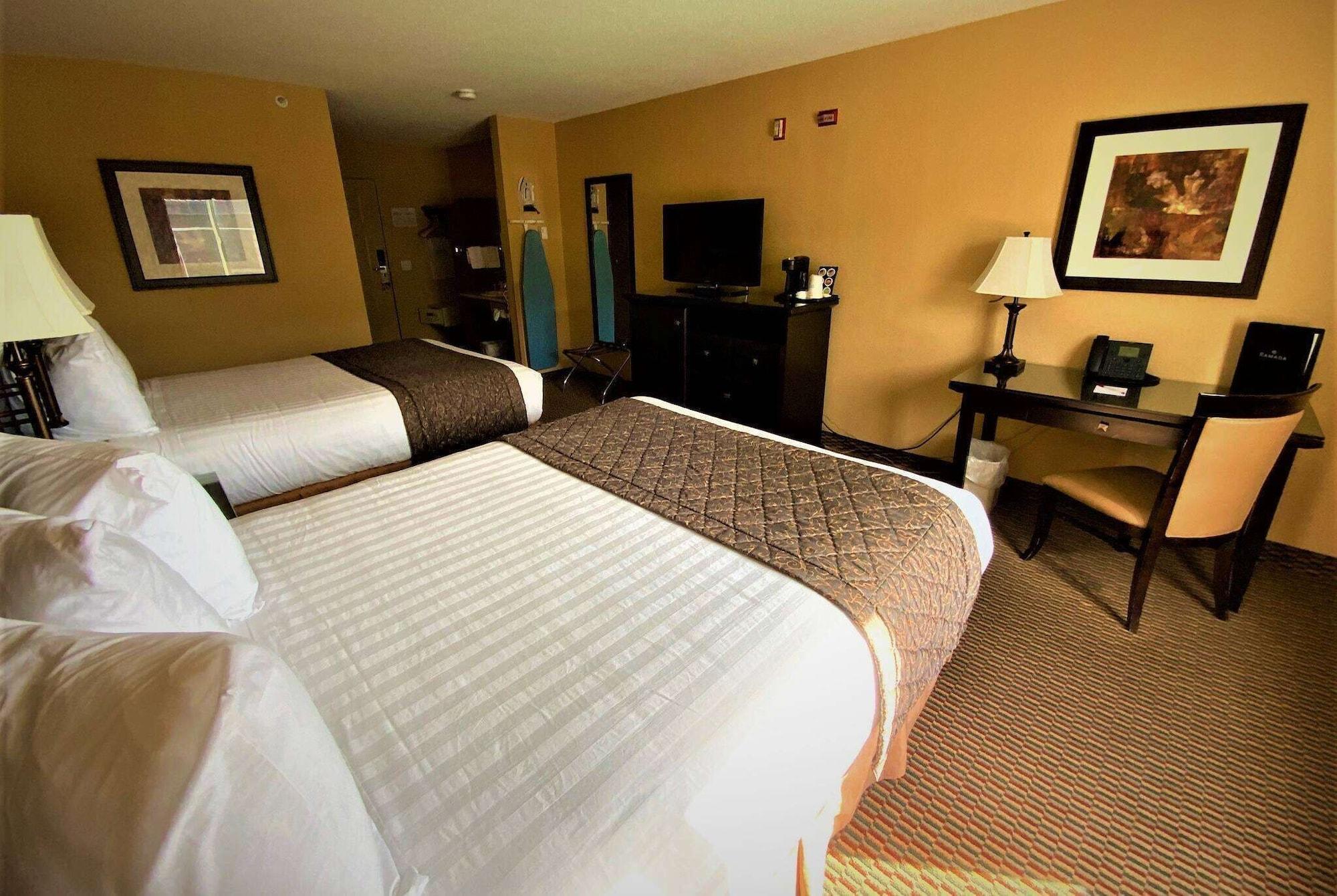 Ramada By Wyndham Surrey/Langley Hotel Bagian luar foto