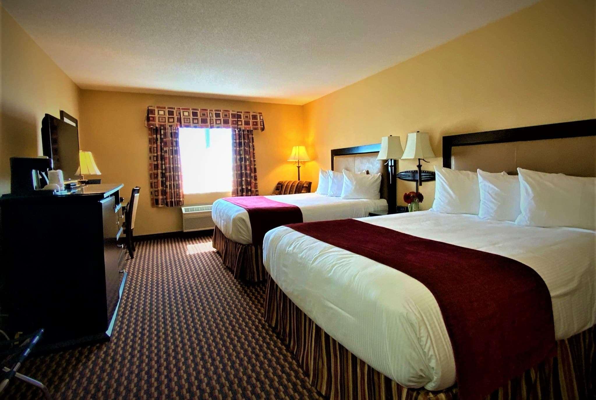 Ramada By Wyndham Surrey/Langley Hotel Bagian luar foto