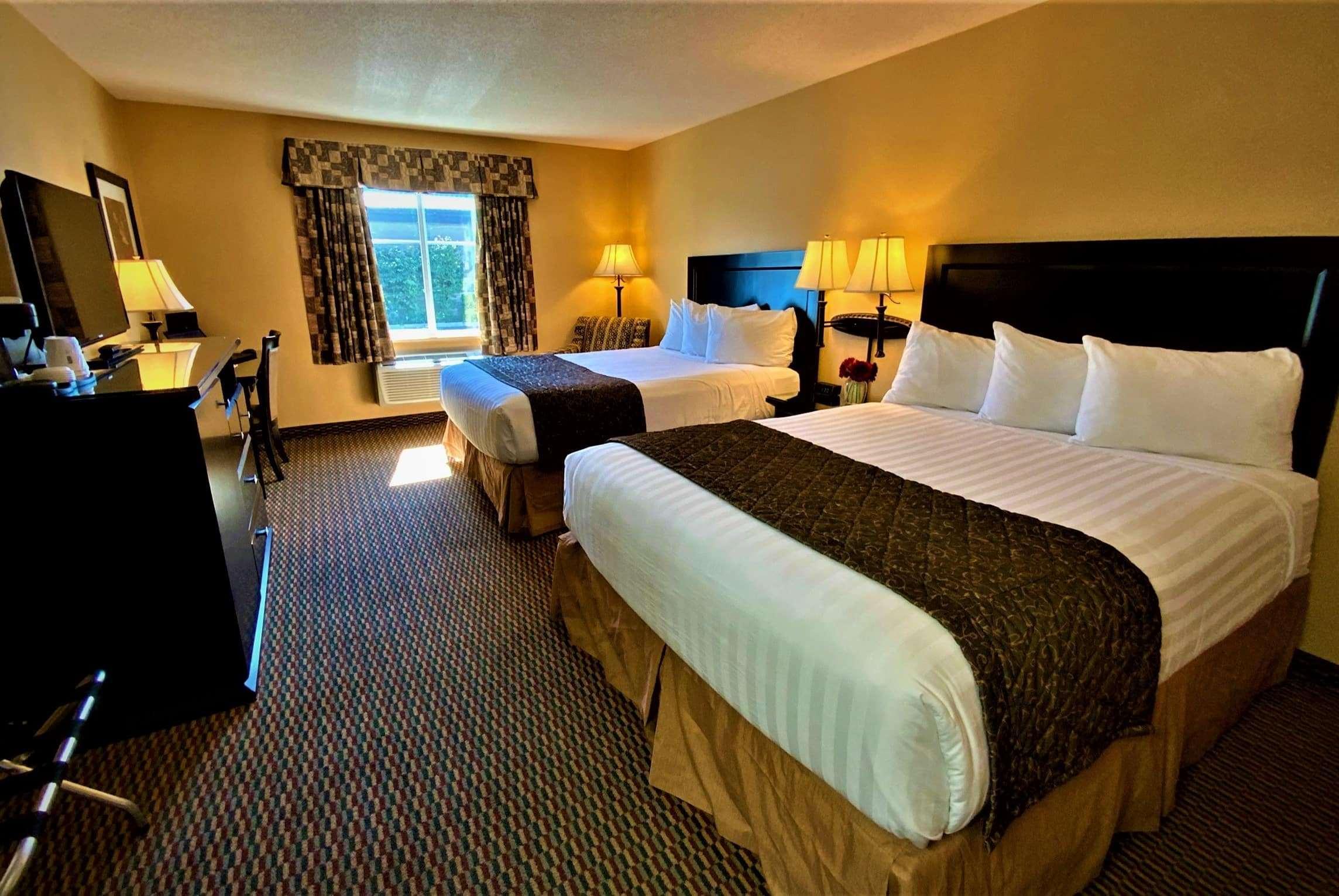 Ramada By Wyndham Surrey/Langley Hotel Bagian luar foto