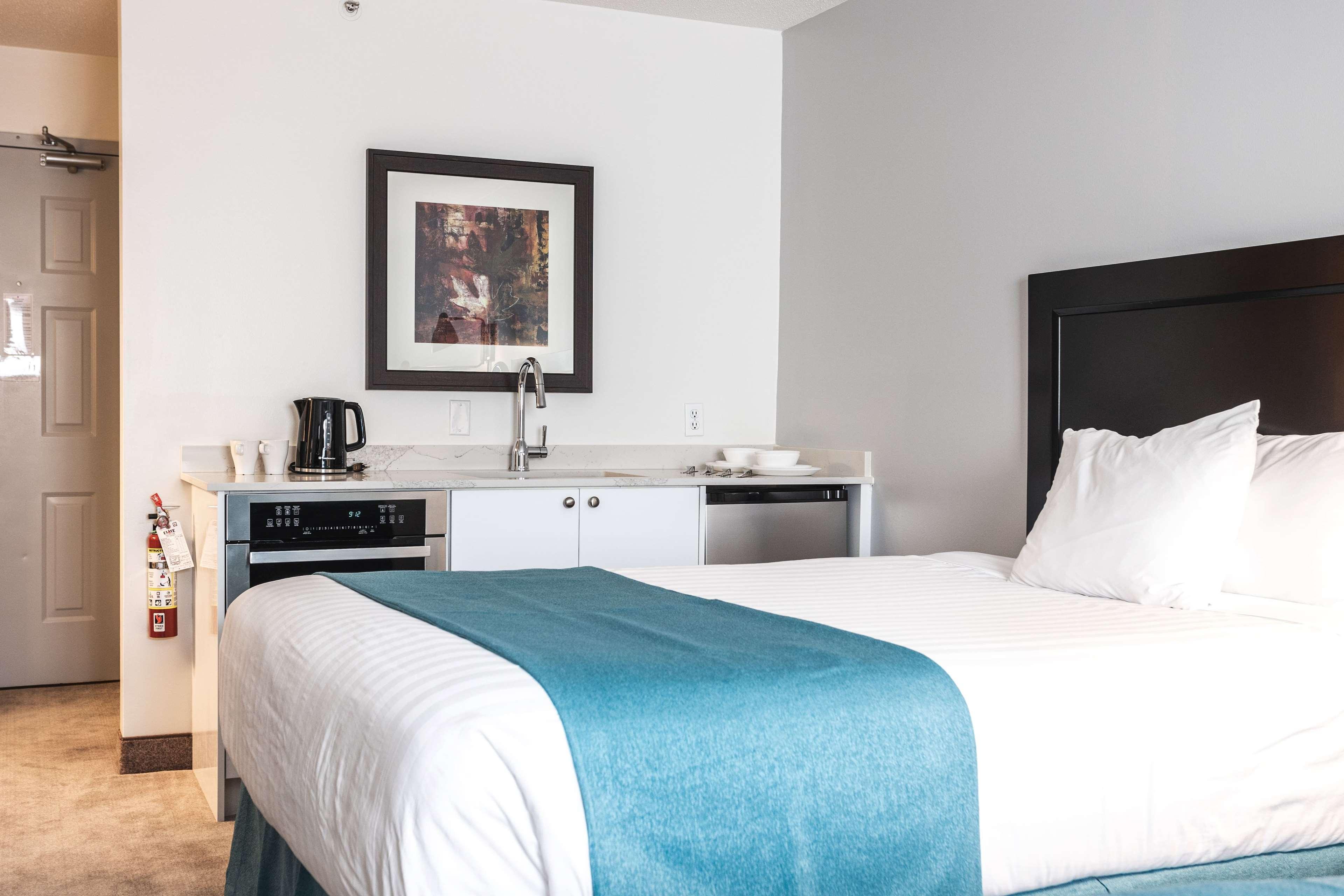 Ramada By Wyndham Surrey/Langley Hotel Bagian luar foto
