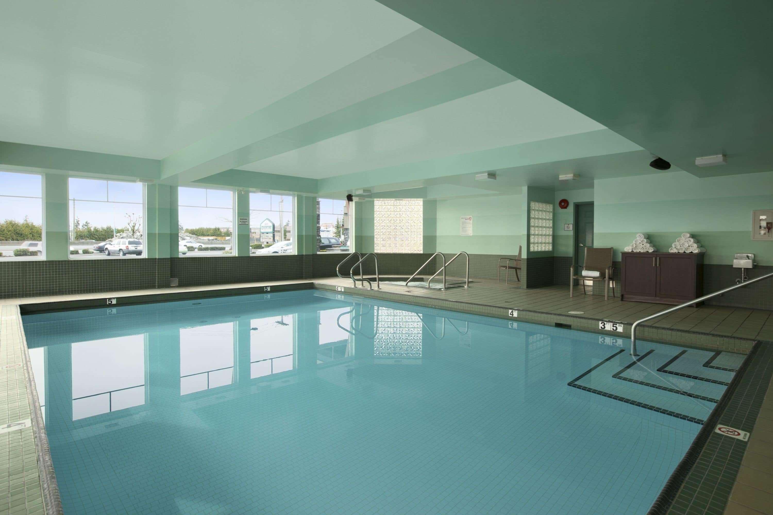 Ramada By Wyndham Surrey/Langley Hotel Bagian luar foto