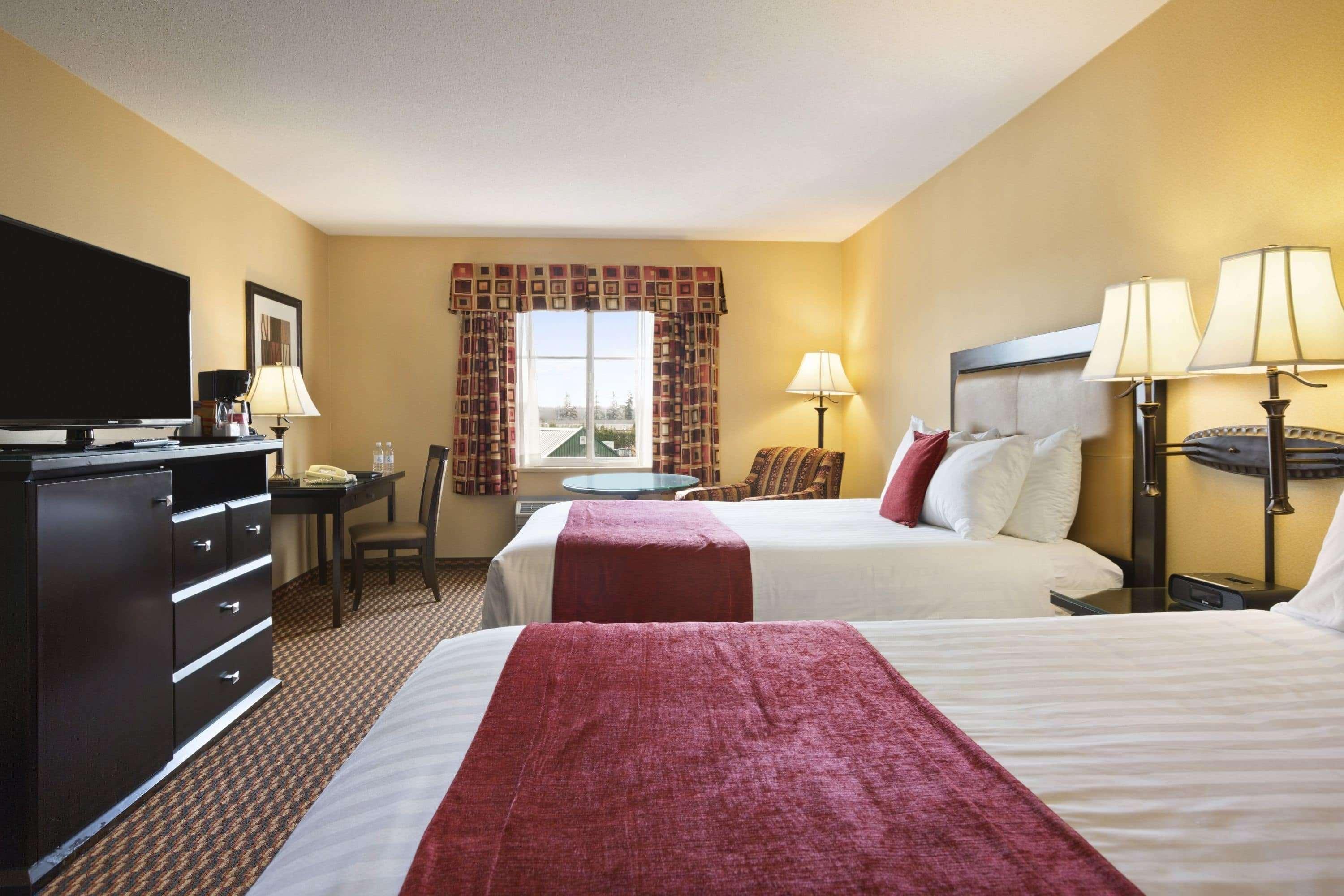 Ramada By Wyndham Surrey/Langley Hotel Bagian luar foto