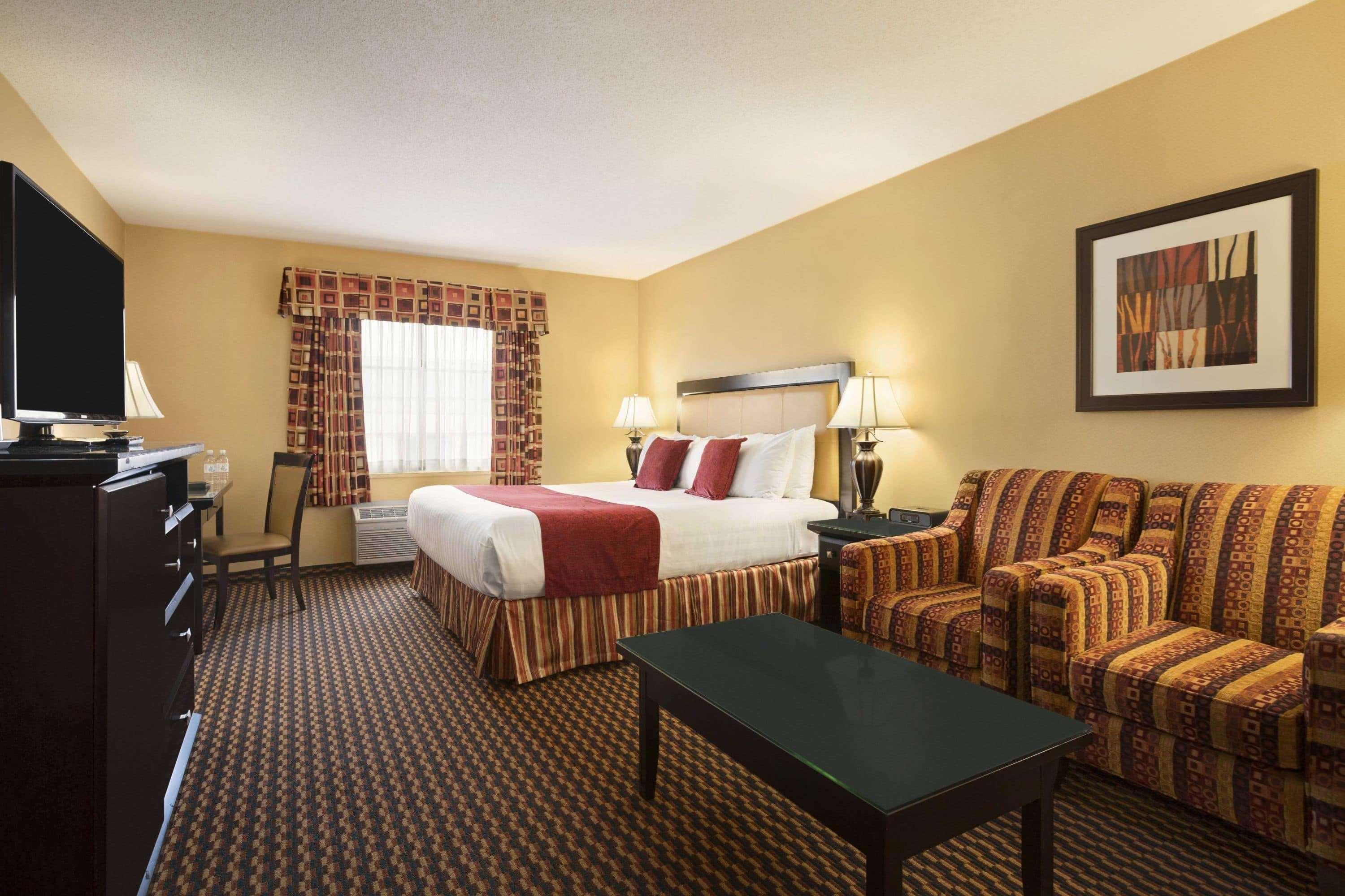 Ramada By Wyndham Surrey/Langley Hotel Bagian luar foto