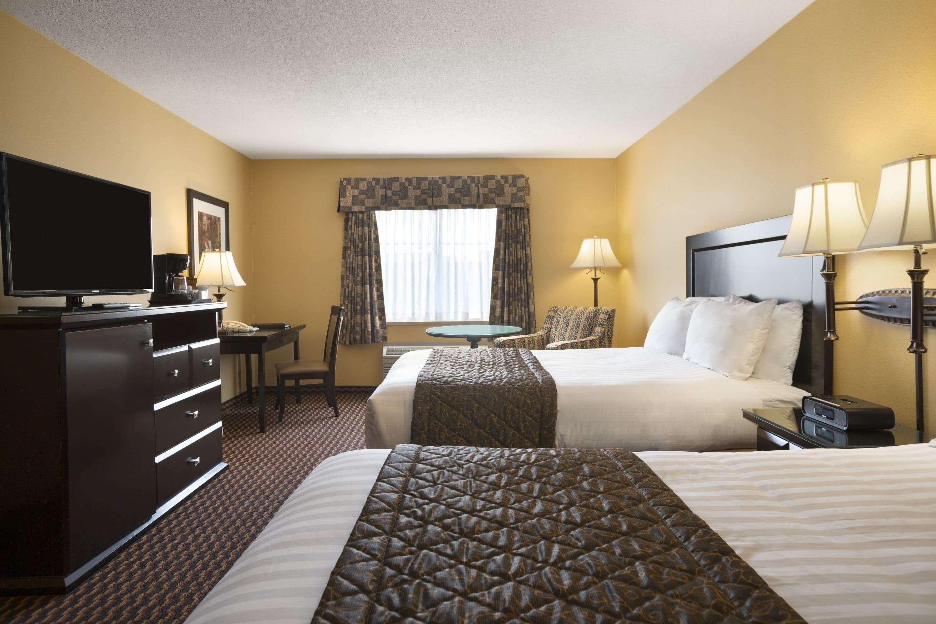 Ramada By Wyndham Surrey/Langley Hotel Bagian luar foto