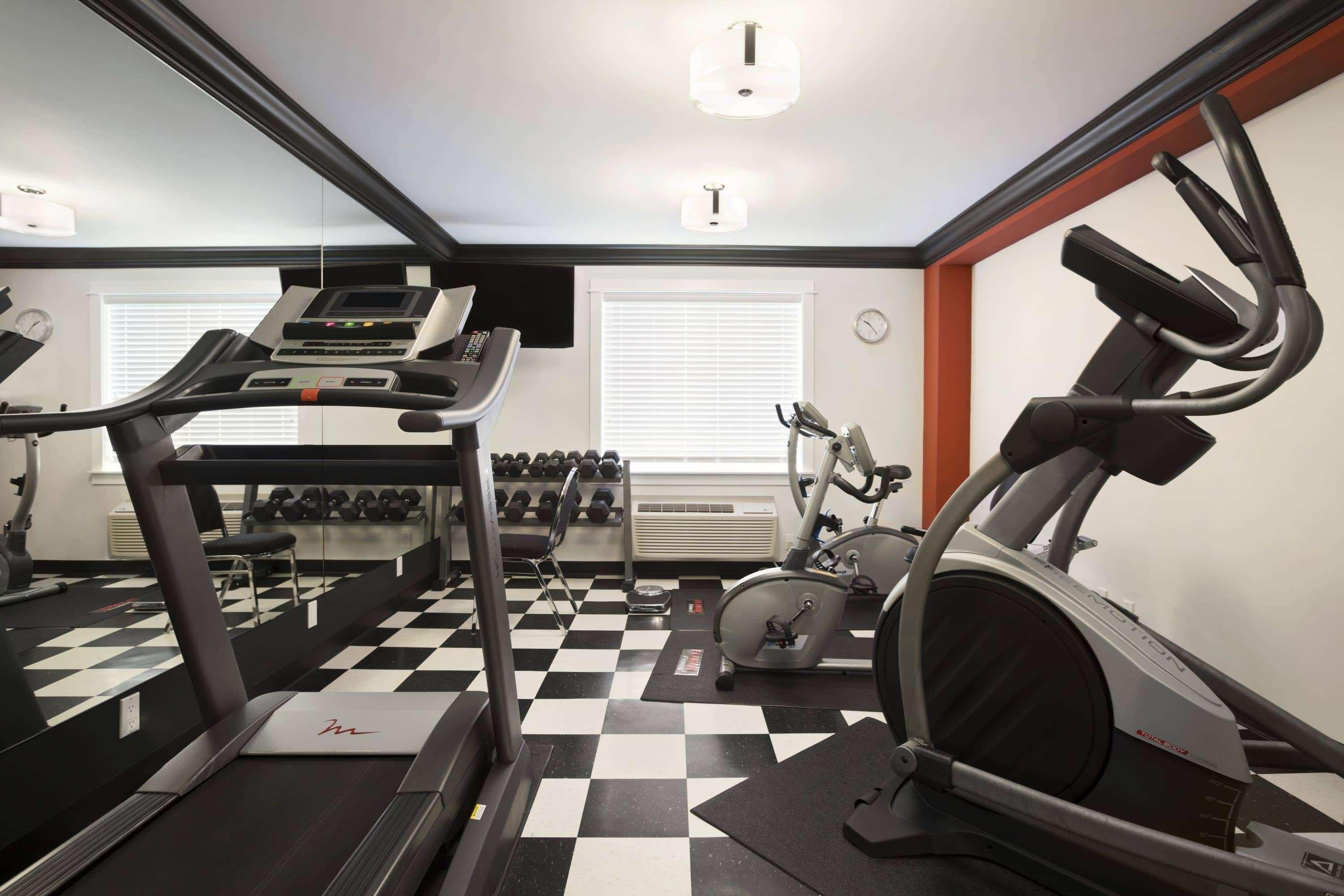 Ramada By Wyndham Surrey/Langley Hotel Bagian luar foto